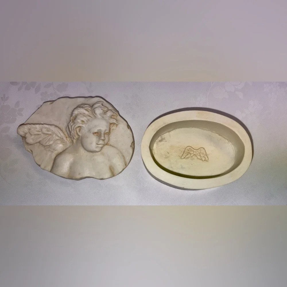 EUC Trinket Box: Hen-Feathers & Co., Cherub in Relief on Lid